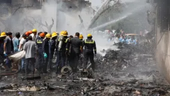 ভারতের আহমেদাবাদ বিমানবন্দরের কাছে বিমান বিধ্বস্তের ঘটনায় ১৩৩ জন নিহত