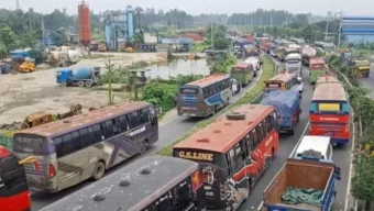 যমুনা সেতুতে দুর্ঘটনা, ২০ কিলোমিটার যানজট
