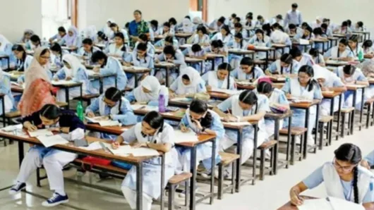 করোনা সংক্রমনে এইচএসসি পরীক্ষা নিয়ে ‘উদ্বেগ’
