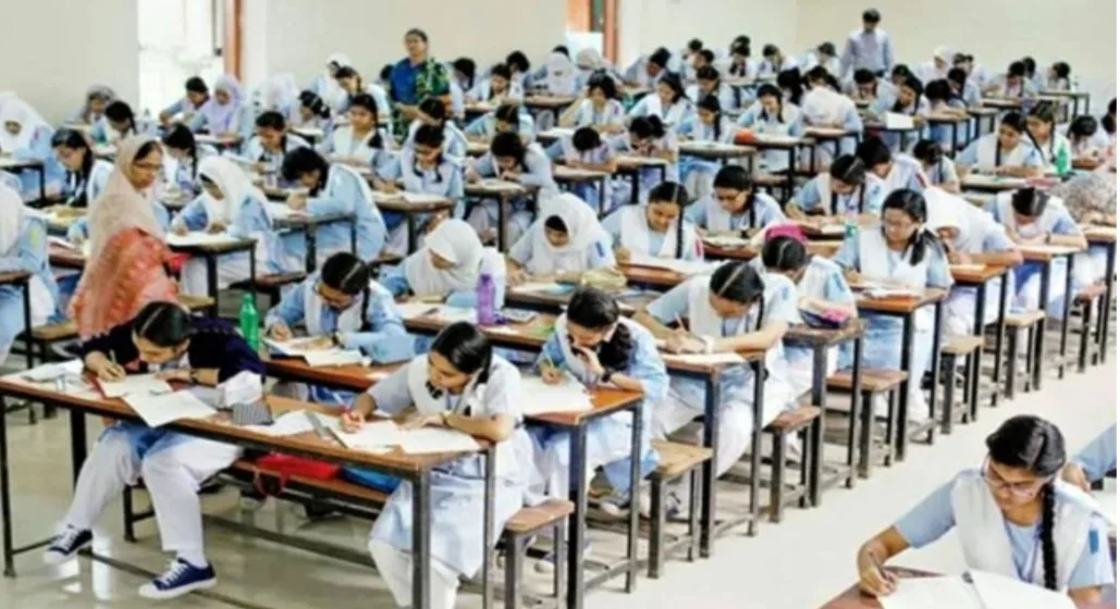 করোনা সংক্রমনে এইচএসসি পরীক্ষা নিয়ে ‘উদ্বেগ’