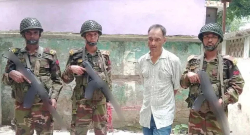 সাবেক এমপি রিফাত আমিনের বাড়িতে অভিযান, অস্ত্র-মাদকসহ ছেলে আটক