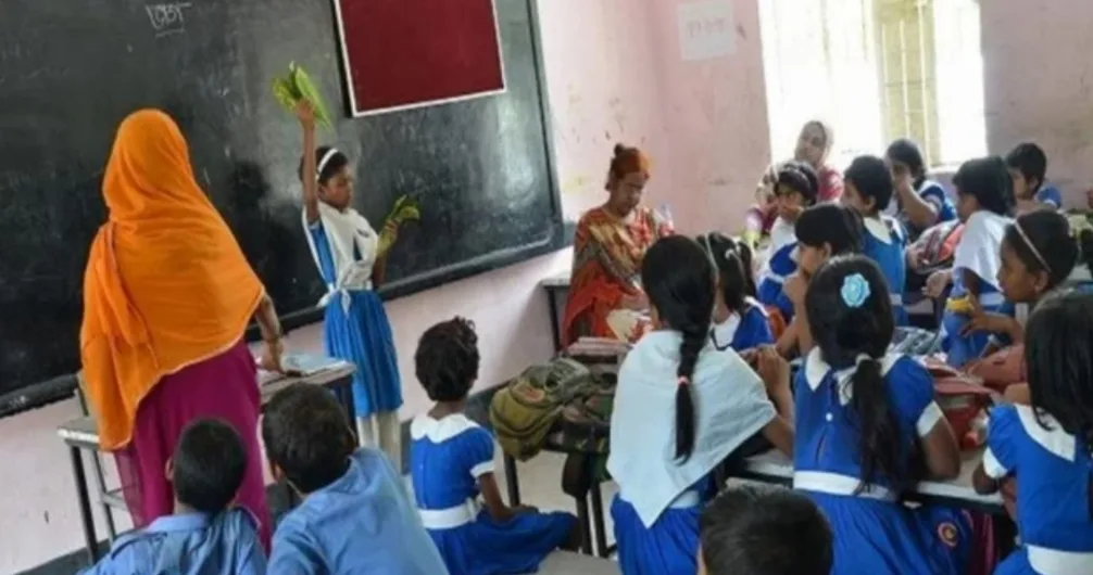 প্রাথমিকের ফেসবুক ব্যবহারকারী শিক্ষকরা অধিদপ্তরের কঠোর নজরদারিতে