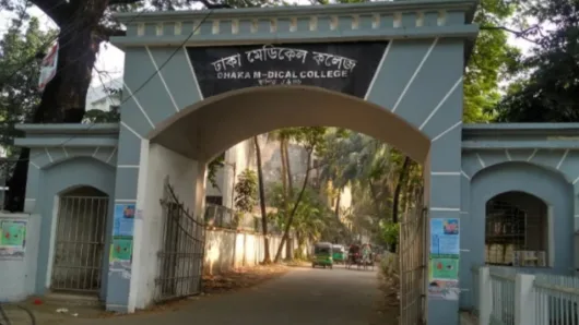 ঢামেক অনির্দিষ্টকালের জন্য বন্ধ ঘোষণা, শিক্ষার্থীদের হল ছাড়ার নির্দেশ
