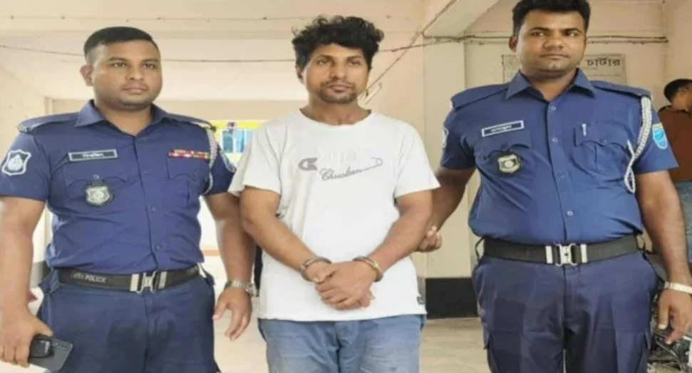 নারায়ণগঞ্জর ৪ ছাত্রীকে আটকে রেখে ধর্ষণ, মোহাম্মদপুর থেকে শিক্ষক গ্রেপ্তার 