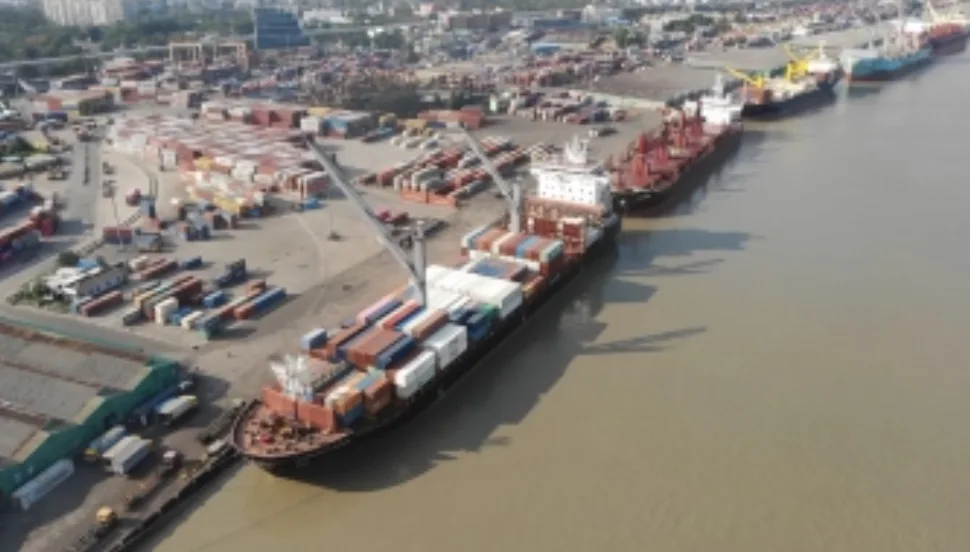 চট্টগ্রাম বন্দরে অচলাবস্থা: কাস্টমস শাটডাউনে স্থবির আমদানি-রপ্তানি