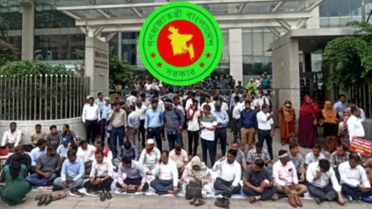 এনবিআর কর্মকর্তা-কর্মচারীরা কর্মস্থলে না ফিরলে সরকারের কঠোর হওয়ার হুশিয়ারী