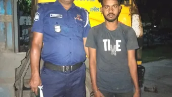 জলঢাকায় পাথর বোঝাই ট্রাকে গাঁজা; চালক আটক 