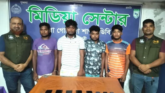 নীলফামারীতে অনলাইন ভিসা প্রতারক চক্রের মূল হোতাসহ গ্রেফতার ৪