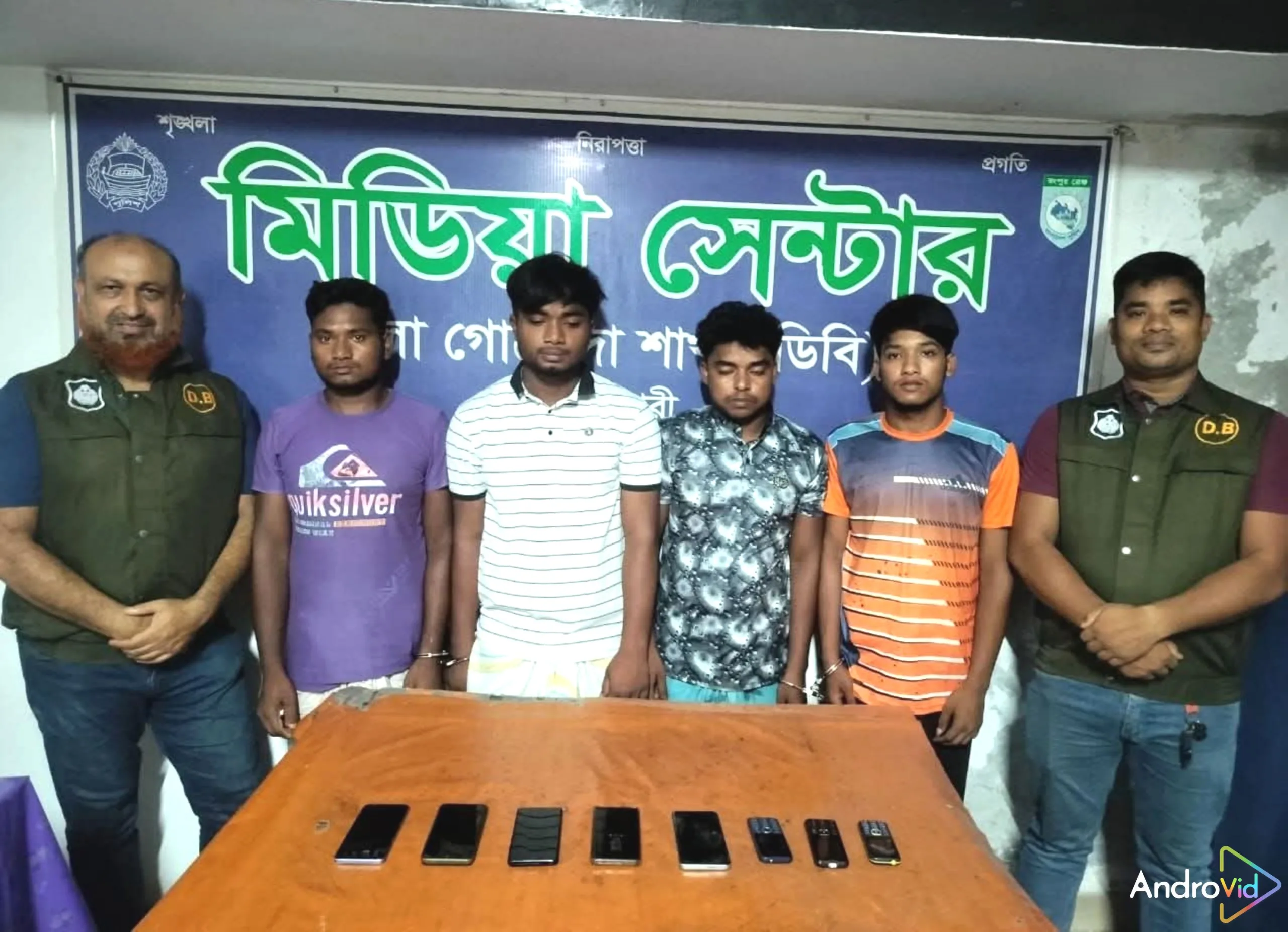 নীলফামারীতে অনলাইন ভিসা প্রতারক চক্রের মূল হোতাসহ গ্রেফতার ৪
