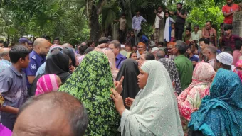 শ্যালকের চাকুর আঘাতে দুলাভাই নিহত: জনতার হাতে আটক ঘাতক, উত্তেজনায় লুটপাট