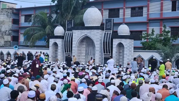 মৌলভীবাজারে হযরত সৈয়দ শাহ্ মোস্তফা (র:) পৌর ঈদগাহে ঈদুল আদ্বহার ৩টি জামাত অনুষ্ঠিত