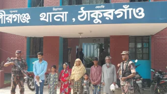 পীরগঞ্জে নারী, শিশু সহ ৭ জনকে পুশ ইন;পরিবারের কাছে হস্তান্তর