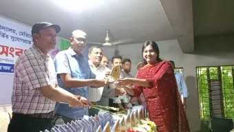 বিভিন্ন মেডিকেল কলেজ ও পাবলিক বিশ^বিদ্যালয়ে ভর্তির সুযোগ পাওয়া ১০০ শিক্ষার্থীকে সংবর্ধনা