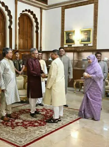 রাষ্ট্রপতির সাথে সেনাপ্রধানের সস্ত্রীক ঈদ শুভেচ্ছা বিনিময়