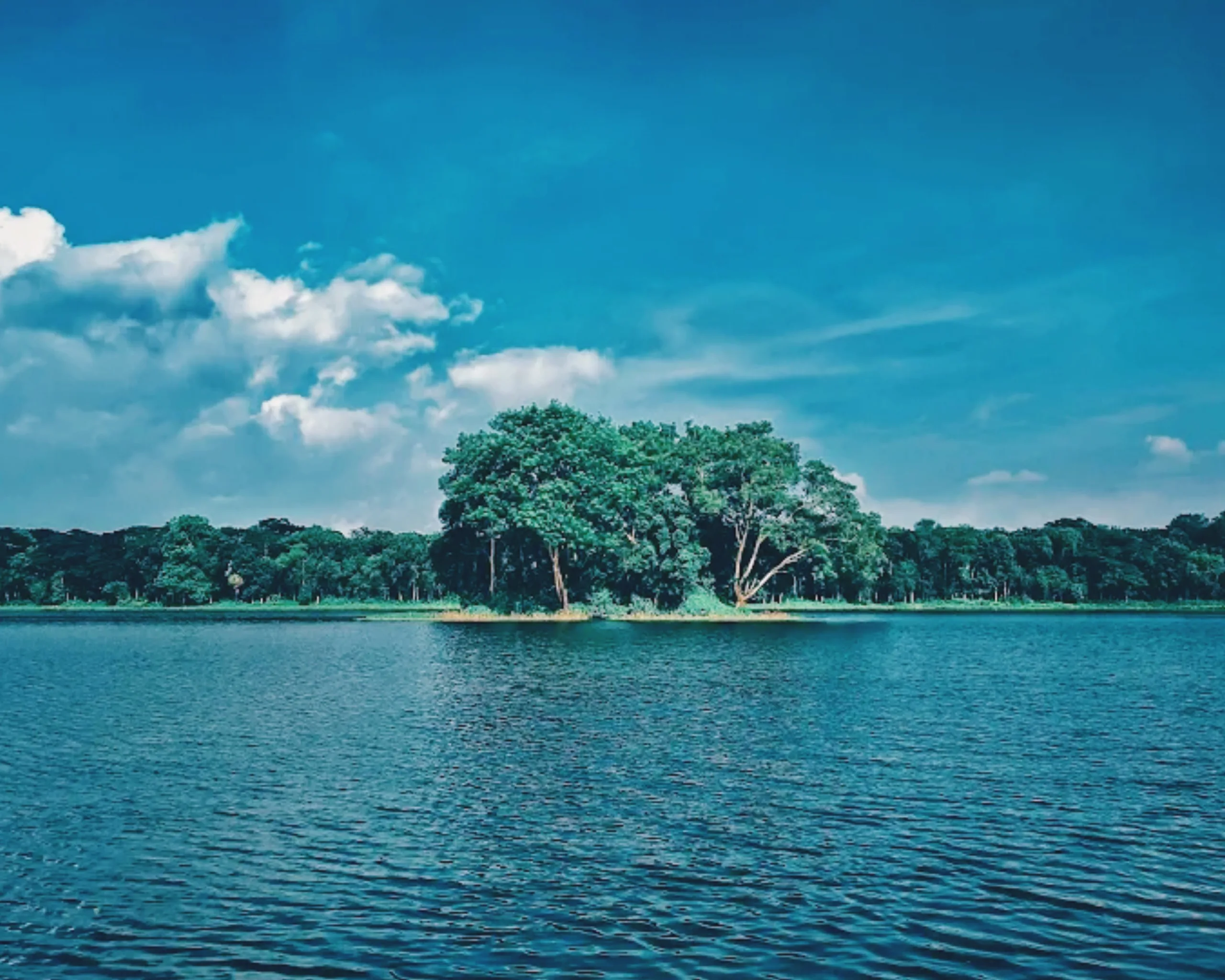 বাতাস হলেই  ঢেউ ওঠে দুর্গাসাগরে
