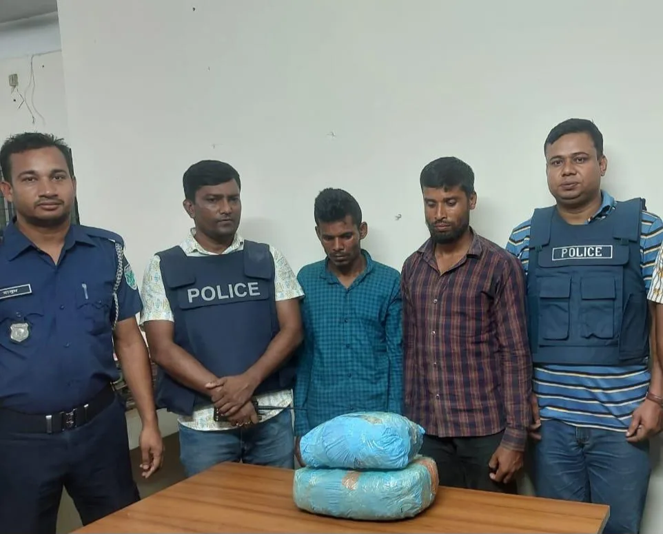 কমলগঞ্জে পুলিশের অভিযানে ৩ কেজি গাঁজাসহ আটক-২