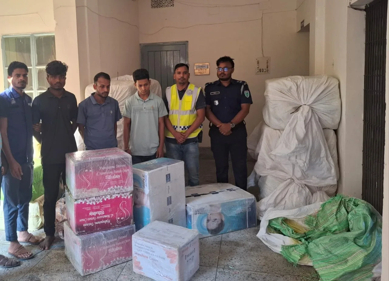 মৌলভীবাজারে ৩৬ লক্ষাধিক টাকার ভারতীয় চোরাই পন্য জব্দ, কাভার্ড ভ্যানসহ আটক -৩