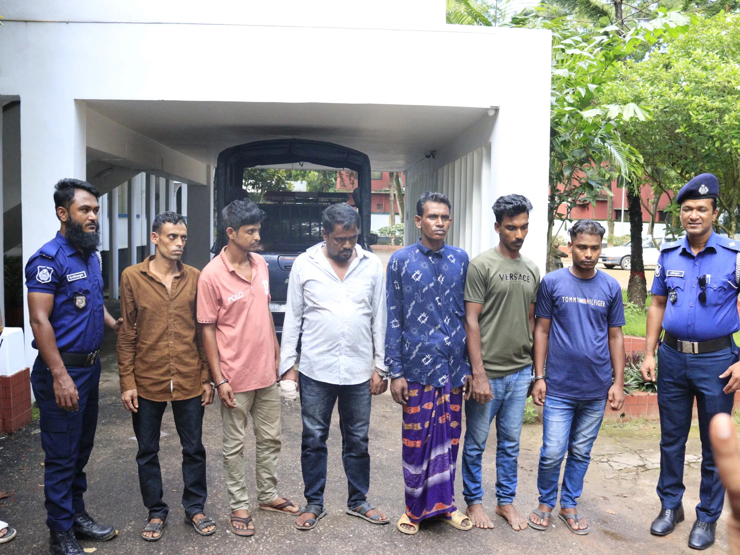 বড়লেখায় মন্দিরে চুরির রহস্য উদঘাটন;চোরাইকৃত মালামাল উদ্ধারসহ গ্রেফতার-৬