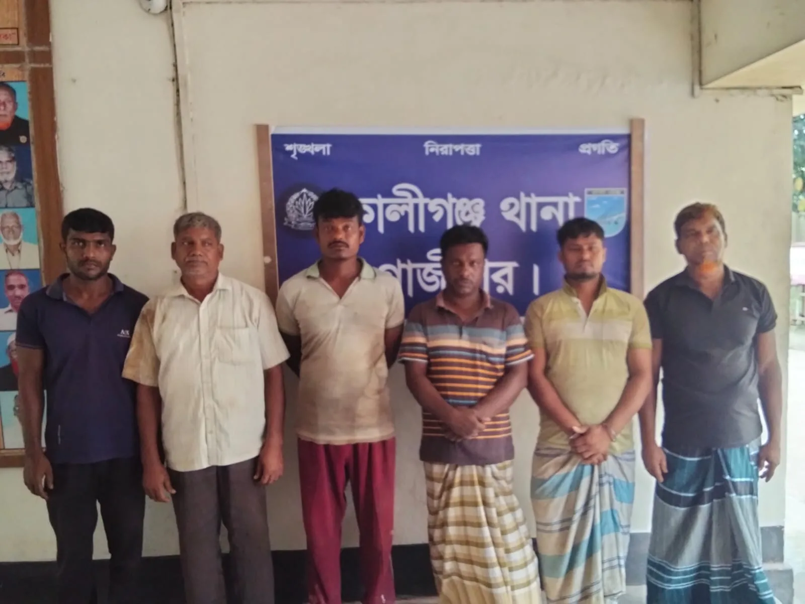 কালীগঞ্জে গরুবোঝাই ট্রাক ছিনতাই, পুলিশের দ্রুত অভিযানে ৪০ মিনিটেই উদ্ধার!