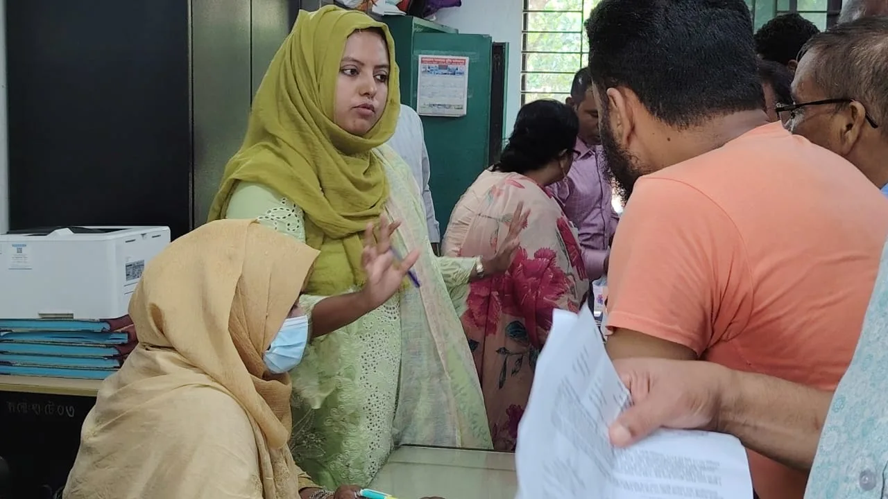 হোল্ডিং ট্যাক্স ১০% বৃদ্ধি, বিভ্রান্তির অবসান; কালীগঞ্জে হোল্ডিং ট্যাক্স ইস্যুতে পৌরবাসীর সঙ্গে ইউএনওর সরাসরি সংলাপ