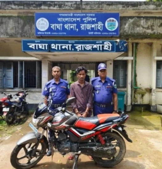 বাঘায় মোটরসাইকেল উদ্ধারসহ গ্রেপ্তার-১