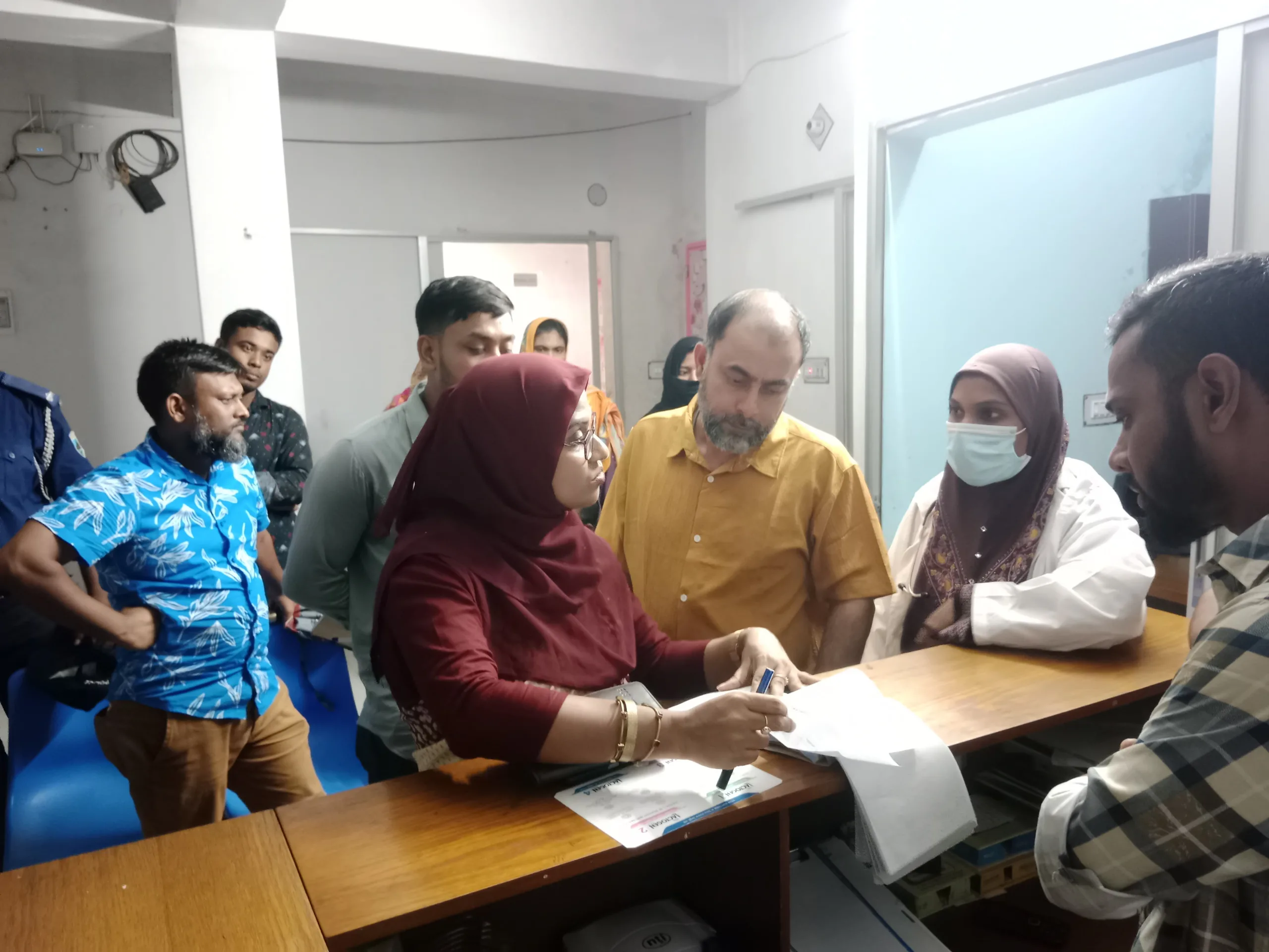 বাঘায় অভিযান দেখে তালা দিয়ে পালিয়ে গেল ক্লিনিক কর্তৃপক্ষ