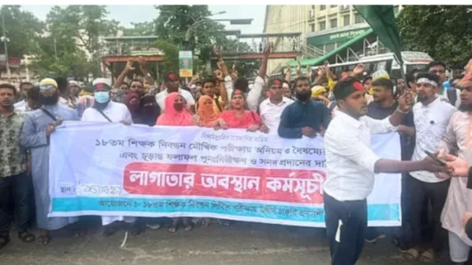 শাহবাগে সহকারী শিক্ষক পদের প্রার্থীদের বিক্ষোভ, এনটিআরসিএ ভবন ঘেরাও