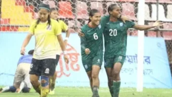 এক ম্যাচে দুই মাঠ, শান্তির হ্যাটট্রিকে জয় বাংলাদেশের