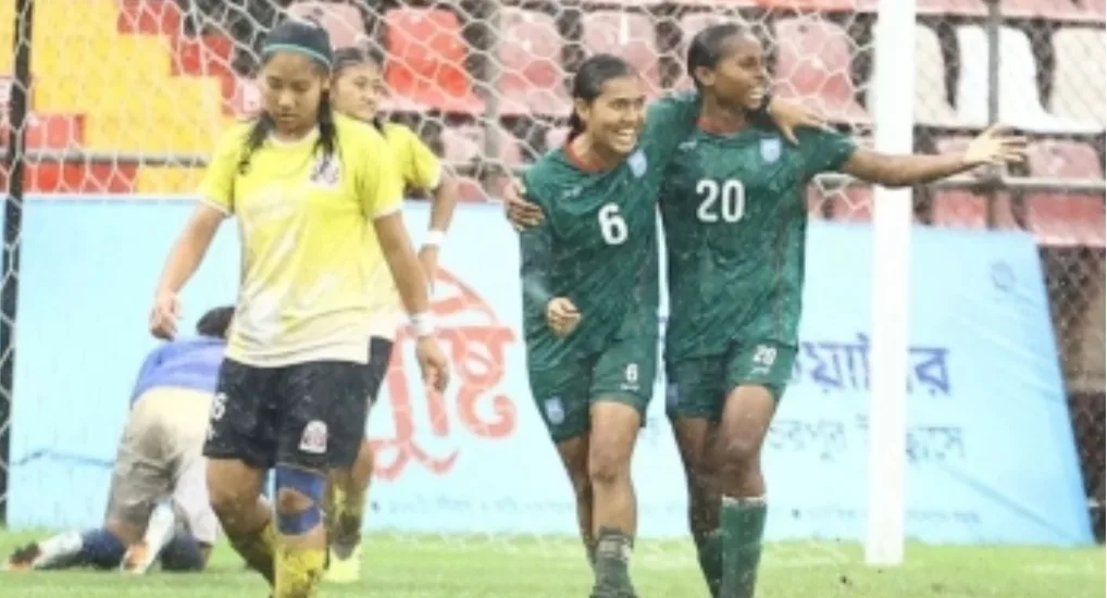এক ম্যাচে দুই মাঠ, শান্তির হ্যাটট্রিকে জয় বাংলাদেশের