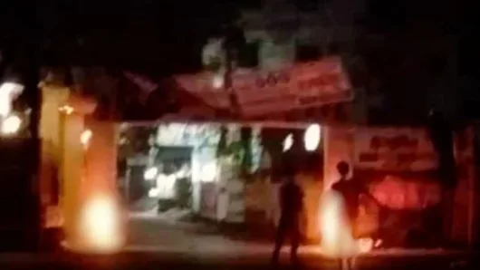 নারায়ণগঞ্জে এনসিপির তোরণে আগুন 