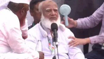 জামায়াত আমির হঠাৎ অসুস্থ হয়ে মঞ্চে ঢলে পড়লেন
