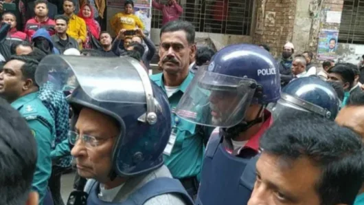 কারাগারে কণ্ঠ পরীক্ষার অভিযোগ ইনুর, চিফ প্রসিকিউটর বললেন ‘আদেশ ছিল’