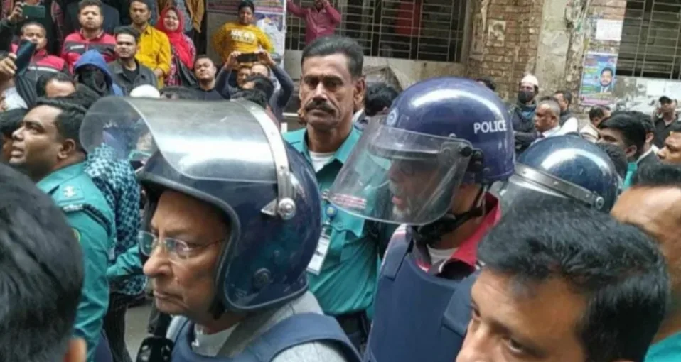 কারাগারে কণ্ঠ পরীক্ষার অভিযোগ ইনুর, চিফ প্রসিকিউটর বললেন ‘আদেশ ছিল’