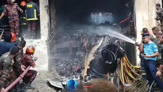 উত্তরায় বিমান বিধ্বস্ত: নিহত-৩, বার্ন ইনস্টিটিউটে ভর্তি-৬০ জন