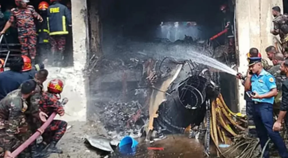 উত্তরায় বিমান বিধ্বস্ত: নিহত-৩, বার্ন ইনস্টিটিউটে ভর্তি-৬০ জন