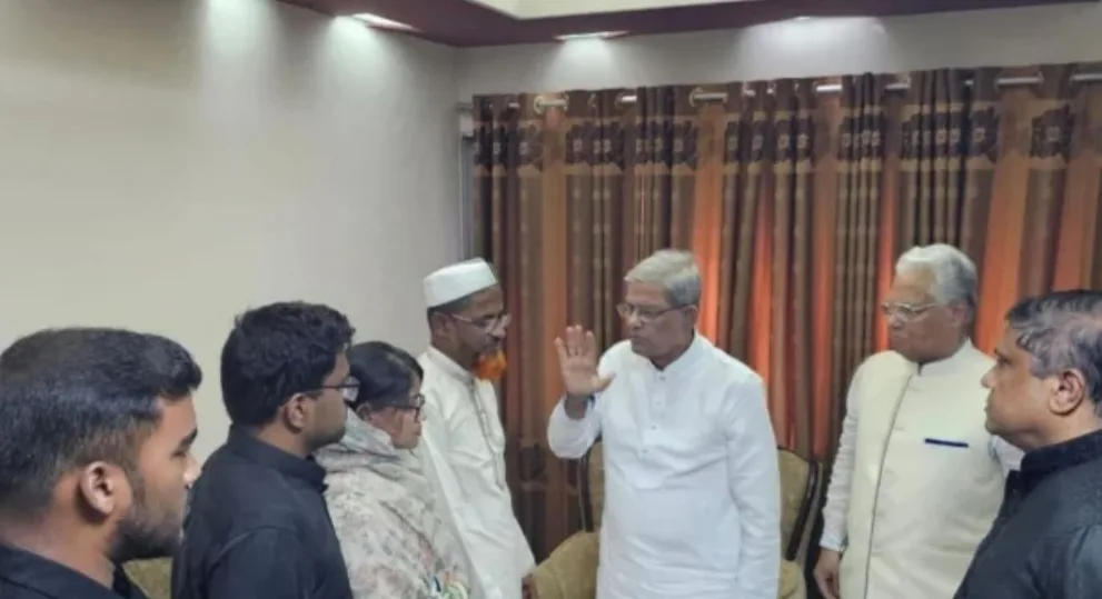 বিমান দুর্ঘটনায় নিহত পাইলট তৌকিরের বাসায় বিএনপি মহাসচিব