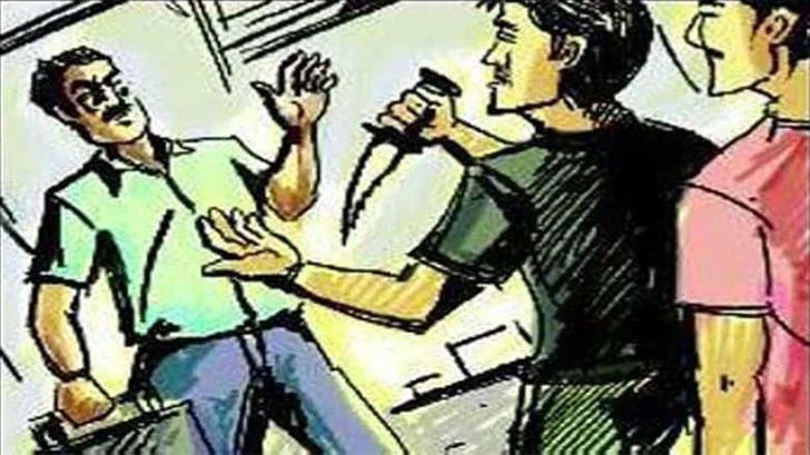 বড়লেখায় দিনের আলোয় নগদ অর্থ ও স্বর্ণালংকার ছিনতাই 