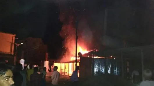 টেংরা বাজারে অগ্নি সংযোগ