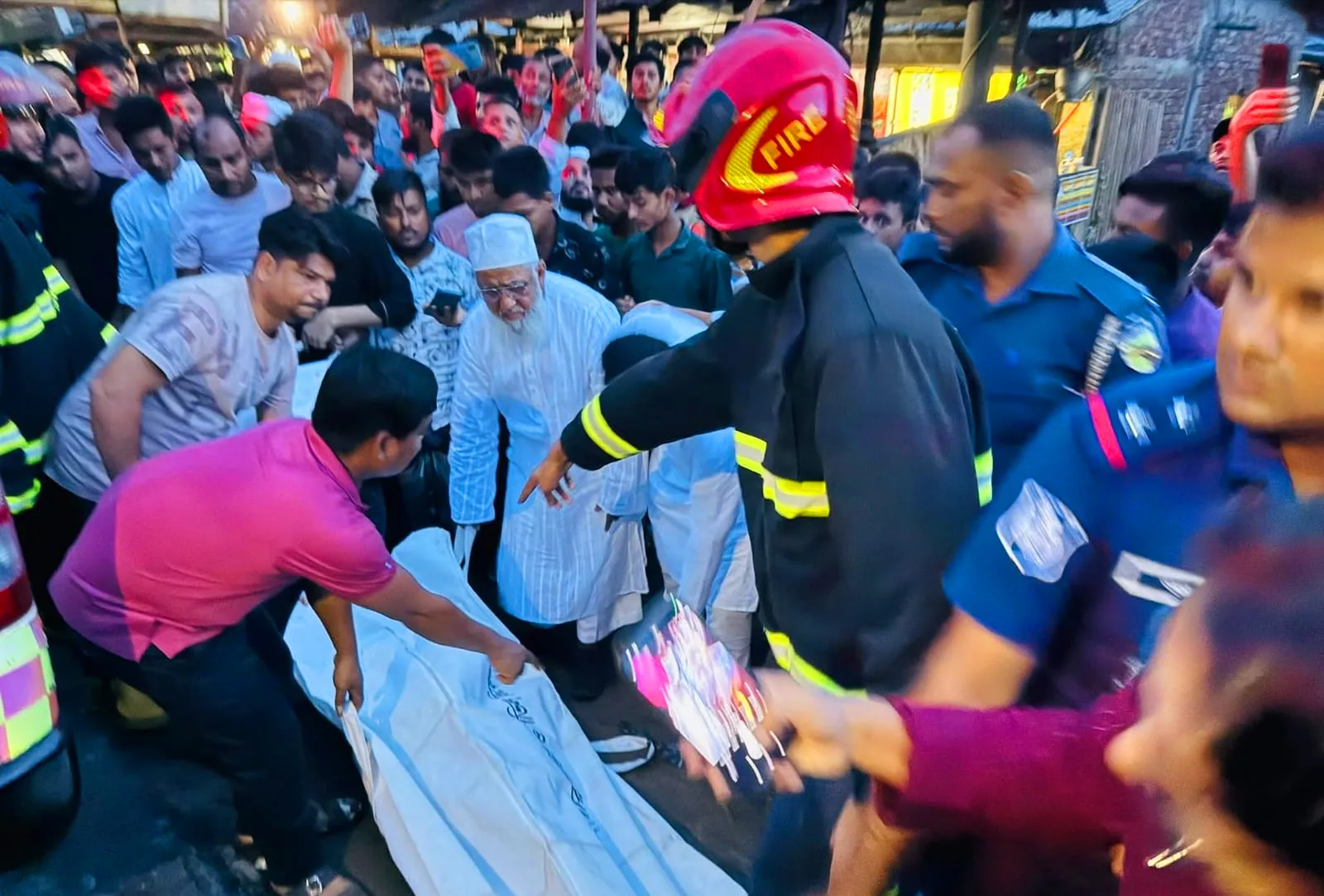 লোহাগাড়ায় সড়ক দূর্ঘটনায় ৩ জন বাইক আরোহী নিহত