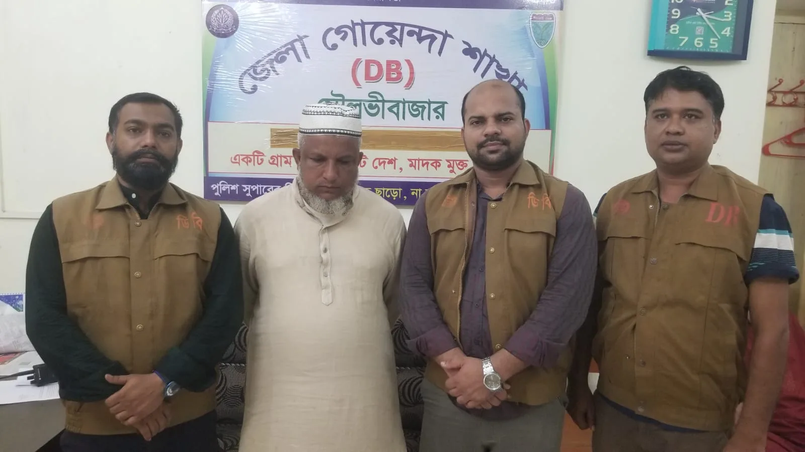 আসামিকে জামিনের প্রলোভনে টাকা আত্মসাতের অভিযোগে প্রতারক গ্রেফতার