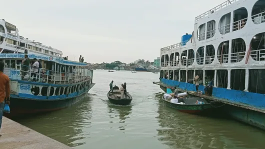 ভোলার ৬ নৌপথে যাত্রীবাহী লঞ্চ চলাচল বন্ধ