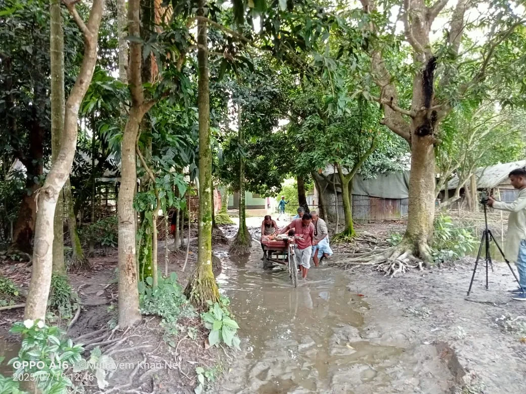 সড়কের বেহাল দশায় ভোগান্তির শিকার মাটিকাটার বাসিন্দারা