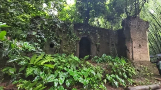 ঈসা খাঁর বংশধরদের তৈরী ৪ শ বছরের পুরনো শালিসখানা