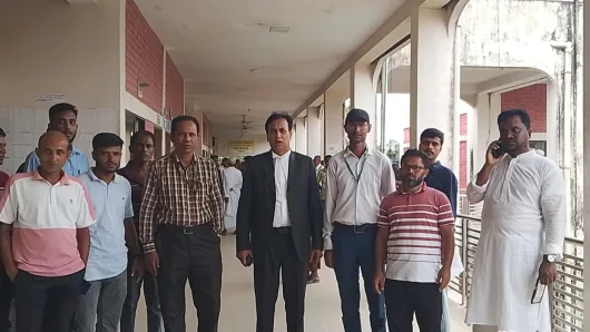 মিথ্যা মামলা থেকে বেকসুর খালাস পেলেন সাংবাদিক লুতফুর জামান