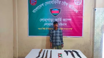 লোহাগাড়ায় সেনাবাহিনির অভিযানে অস্ত্রসহ ডাকাতদলের সদস্য আটক