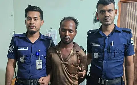 “ময়মনসিংহে মা ও দুই সন্তানকে গলা কেটে হত্যার ঘটনায় অভিযুক্ত গ্রেপ্তার”