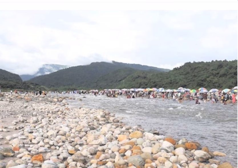 Many returning white stones on their own initiative in Bholaga