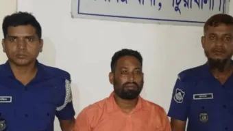 চাঁদাবাজি ও মসজিদের রড আত্মসাতের অভিযোগে স্বেচ্ছাসেবক দল নেতা গ্রেপ্তার
