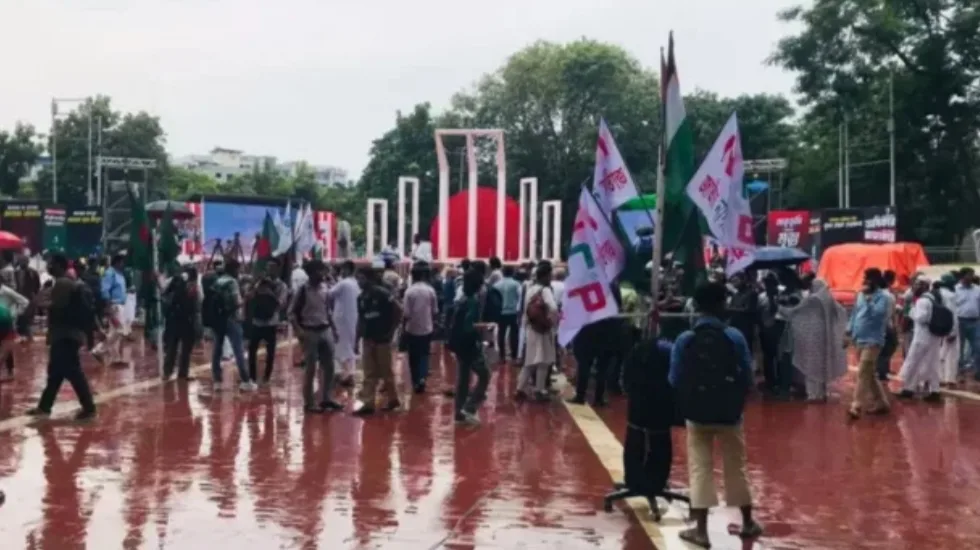 শহীদ মিনারে এনসিপি’র সমাবেশ : শুরুতেই হতাশা