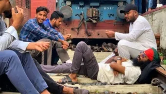 কোচ পছন্দ না হওয়ায় বিক্ষোভ, এক ঘণ্টা পর ছাড়লো বিশেষ জুলাই ট্রেন